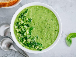 Зелено гаспачо - студена супа с авокадо, краставица, чесън, босилек и орехи - снимка на рецептата